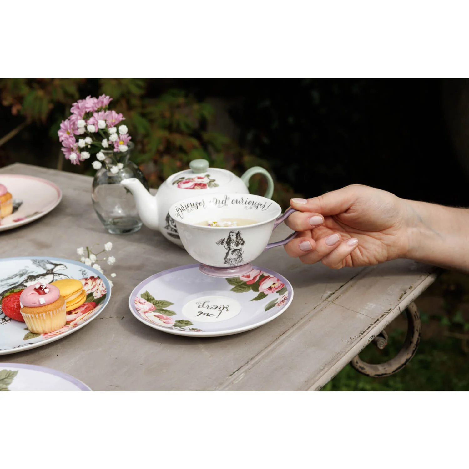 V&A Alice In Wonderland Bone China Tea Cup & Saucer Set - Image 4